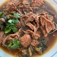 ขาหมูเจริญแสงสีลม สีลม