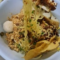 เมนูของร้าน ก๋วยเตี๋ยวรู ตลาดน้อย