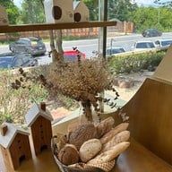 Breadtory Cafe