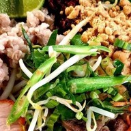 เจ๊หมวย ก๋วยเตี๋ยวหมูต้มยำสุโขทัย (สูตรโบราณ)