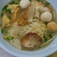 เมนูของร้าน ก๋วยเตี๋ยวรู ตลาดน้อย