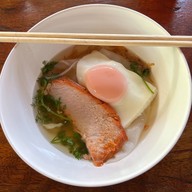 เมนูของร้าน ข้าวเปิ๊บยายเครื่อง