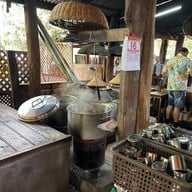 บรรยากาศ ข้าวเปิ๊บยายเครื่อง