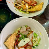 เมนูของร้าน ก๋วยเตี๋ยวศรีไทย หน้าวัดพระโยค