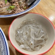 เมนูของร้าน ก๋วยเตี๋ยวเรือคั่วเข้ม ฉะเชิงเทรา