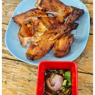 ตำครกแตก เจ๊ตรี ตลาดเดินเล่น