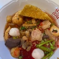 ก๋วยเตี๋ยวนายอ้วนเย็นตาโฟบะเต็งเสาชิงช้า เสาชิงช้า