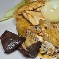 ข้าวมันไก่บ้านเชฟหมง