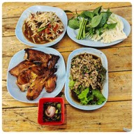 ตำครกแตก เจ๊ตรี ตลาดเดินเล่น