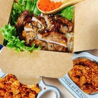 หม่อมหมี่ไก่ฉีก ซอสมันกุ้ง ไข่กุ้ง