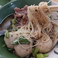 ก๋วยเตี๋ยวเรือ ลิ้มรส อร๊อยอร่อย โชคชัย4 ซอย78