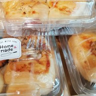 ขนมปังติ๊ก (Premium Bread Tik)