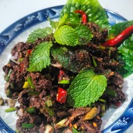 ลาบลุงเอ๋ สนามชัย