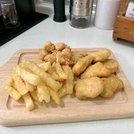 มื้อดึก - ลาดพร้าววังหิน เฟรนช์ฟรายส์ นักเก็ต ไก่ป็อป หมี่คลุกโบราณ ครอฟเฟิล