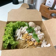 มื้อดึก - ลาดพร้าววังหิน เฟรนช์ฟรายส์ นักเก็ต ไก่ป็อป หมี่คลุกโบราณ ครอฟเฟิล