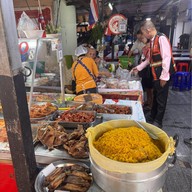 ข้าวแกงป้าแจ๋ว