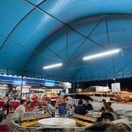 ข้าวต้มผักบุ้งลอยฟ้าหน้าตลาดDD
