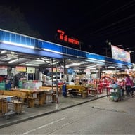 ข้าวต้มผักบุ้งลอยฟ้าหน้าตลาดDD