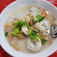 ข้าวต้มปลารุ่งเรือง/ก๋วยเตี๋ยวปลารุ่งเรือง