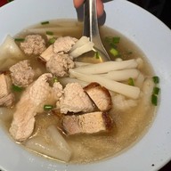 ก๋วยจั๊บตรอกโรงหมูเจ้าเก่า