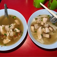 ก๋วยจั๊บตรอกโรงหมูเจ้าเก่า