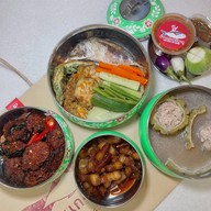 ข้าวแกง & ปลาทู Siam Square Soi 10