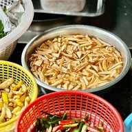 ลุงเลียง-ป้ามาลี อาหารป่า อาหารพื้นบ้าน ชลบุรี (Chonburi)