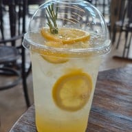 เมนูของร้าน Quinze Cafe & Space