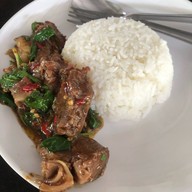 ก๋วยเตี๋ยวเนื้อหลังบ้าน -
