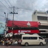 หน้าร้าน SNOWTEE BU มหาวิทยาลัยกรุงเทพ