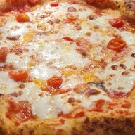 คันนาพิซซ่า แป้งสด นาโปลีสไตล์