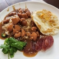 เมนูของร้าน แซ่พุ้น ข้าวหน้าไก่ 80 ปี เสาชิงช้า
