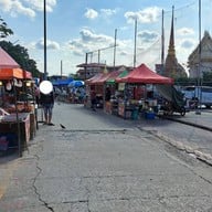 บรรยากาศ ตลาดริมบึงแก่นนคร