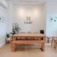 FUMI House Cafe : FUMI 風味 บ้านเพ