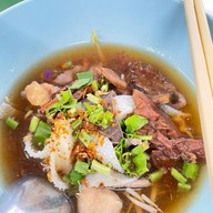เมนูของร้าน ก๋วยเตี๋ยวเนื้อ-หมูลุงดม ตลาดปากน้ำ
