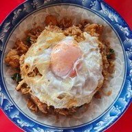 แดงผัดกะเพรา นาคนิวาส