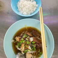 ก๋วยเตี๋ยวเนื้อ-หมูลุงดม ตลาดปากน้ำ
