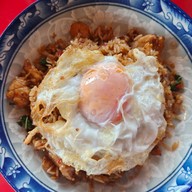 แดงผัดกะเพรา นาคนิวาส