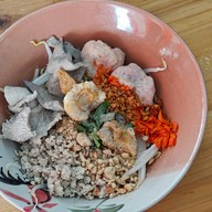 ก๋วยเตี๋ยวต้มยำกากหมูสูตรโบราณ ถนนกาญจนาภิเษก