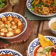 เล็กใหญ่ ก๋วยเตี๋ยวต้มยำโบราณ ลาดพร้าว101