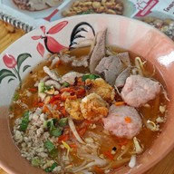 ก๋วยเตี๋ยวต้มยำกากหมูสูตรโบราณ ถนนกาญจนาภิเษก