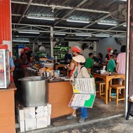 ก๋วยเตี๋ยวต้มยำกากหมูสูตรโบราณ ถนนกาญจนาภิเษก