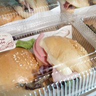 ขนมปังติ๊ก (Premium Bread Tik)