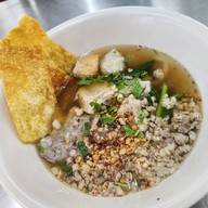 เมนูของร้าน พ.เย็นตาโฟกุ้งทอด -