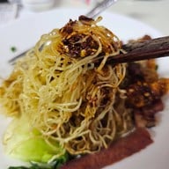 ตั้งใจย่าง ถนนจันทน์