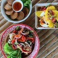 เมนูของร้าน ตำลั่นทุ่ง