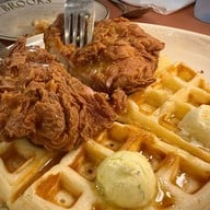 Brook's Brunch and Bar Ari อารีย์