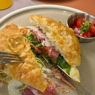 Brook's Brunch and Bar Ari อารีย์