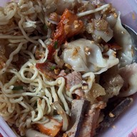 เมนูของร้าน ก๋วยเตี๋ยวเจ๊หมวย (ยายใยเจ้าเก่า)