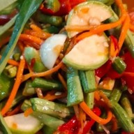 ยำ ตำแซ่บ ริมคลอง